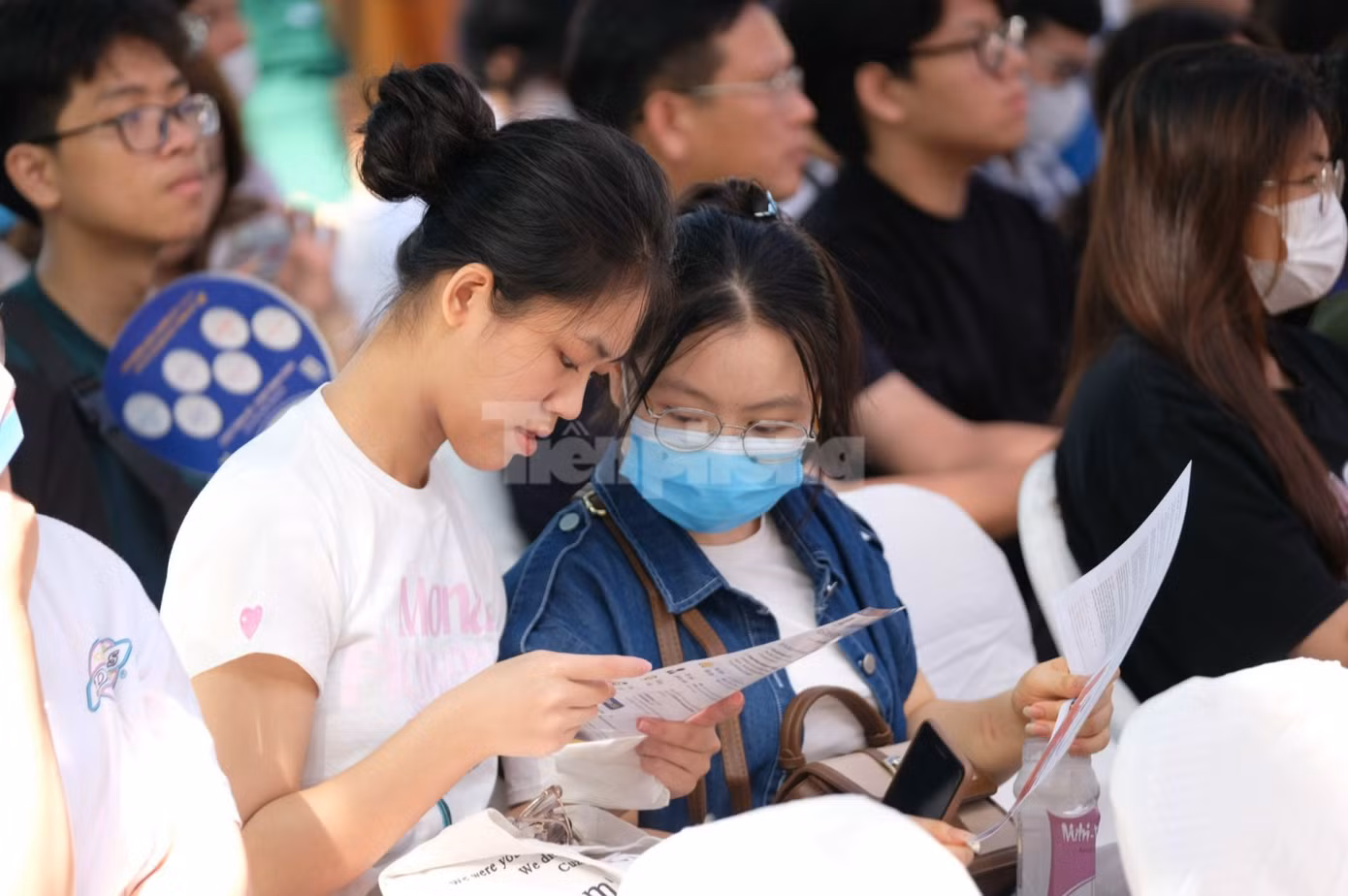 Thí sinh tham gia ngày hội tư vấn sáng nay. Ảnh: Mạnh Thắng