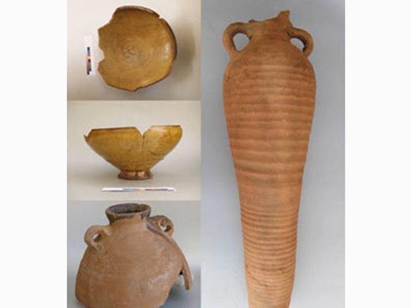 Một phần hiện vật được khai quật gồm đáy và thân chiếc bát bẫy quỷ (2 ảnh nhỏ bên trái từ trên xuống)