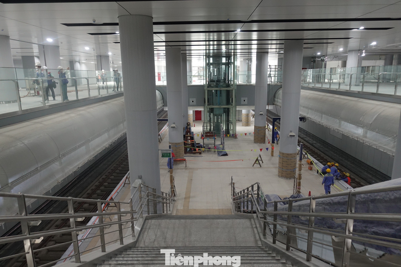 Ga ngầm Bến Thành đã đạt hơn 99% tiến độ. Ga ngầm Bến Thành đã đạt hơn 99% tiến độ.