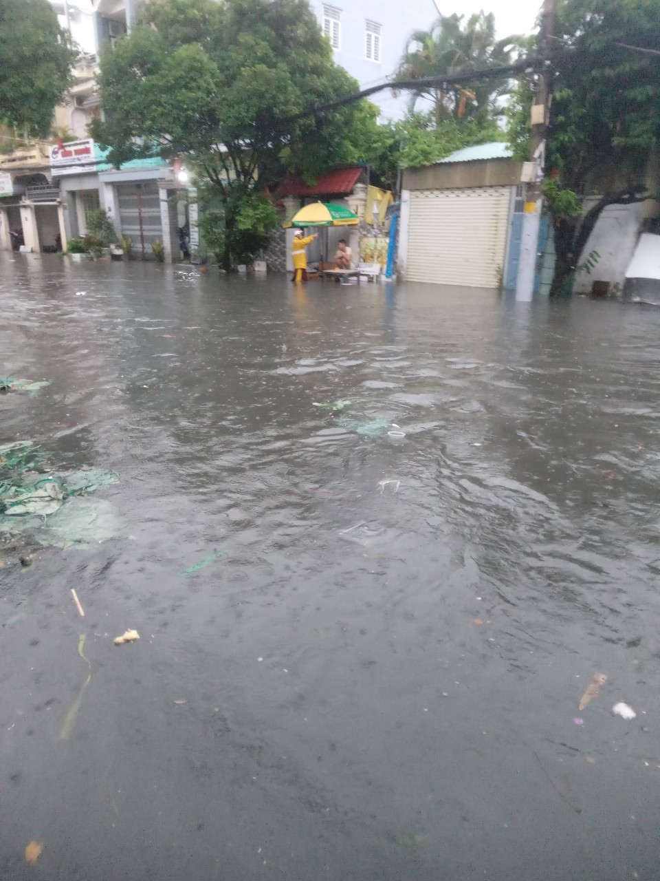 Đường Dương Văn Cam (TP Thủ Đức) ngập mênh mông. Ảnh: CTV Đường Dương Văn Cam (TP Thủ Đức) ngập mênh mông. Ảnh: CTV