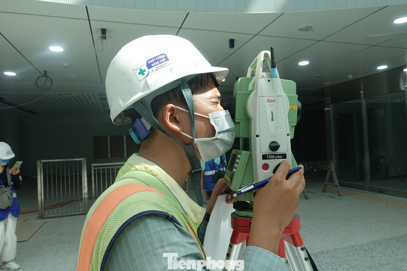 Các đơn vị đang tiến hành kiểm tra, kiểm soát chất lượng các hạng mục theo tiêu chuẩn. Các đơn vị đang tiến hành kiểm tra, kiểm soát chất lượng các hạng mục theo tiêu chuẩn.