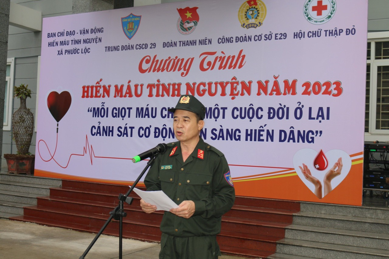 Đại tá Lê Đại Thắng – Trung đoàn Trưởng Trung đoàn Cảnh sát cơ động Đông Nam TPHCM phát biểu tại chương trình.