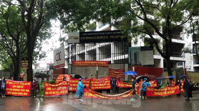 Chủ đầu tư dự án Athena Complex Pháp Vân (Hoàng Mai, Hà Nội) bị UBND TP Hà Nội phạt 1 tỷ đồng do bán căn hộ khi chưa đủ điều kiện kinh doanh và chậm tiến độ. Chủ đầu tư dự án Athena Complex Pháp Vân (Hoàng Mai, Hà Nội) bị UBND TP Hà Nội phạt 1 tỷ đồng do bán căn hộ khi chưa đủ điều kiện kinh doanh và chậm tiến độ.