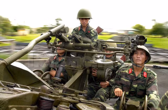 Sục sạo, bám sát mục tiêu