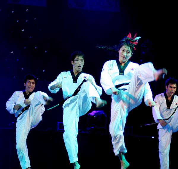 Mang đến phần biểu diễn đồng đều