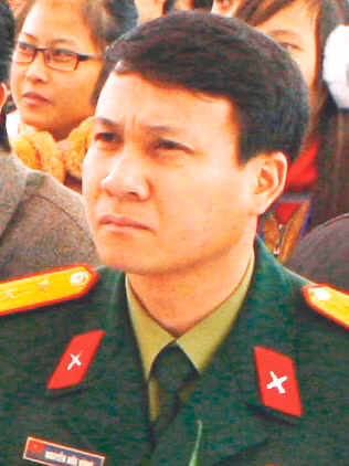 Trung tá Nguyễn Hữu Hùng 