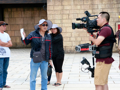 Lại Văn Sâm chỉ đạo một cảnh quay ở đỉnh Bà Nà. Ảnh: Hồng Vĩnh. Lại Văn Sâm chỉ đạo một cảnh quay ở đỉnh Bà Nà. Ảnh: Hồng Vĩnh