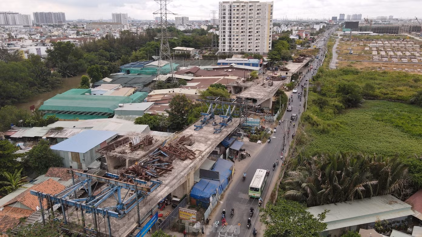 Dự án xây dựng cầu Nam Lý trên đường Đỗ Xuân Hợp (TP Thủ Đức) có tổng mức đầu tư 919 tỷ đồng. Trong đó chi phí xây dựng 423 tỷ đồng và chi phí bồi thường giải phóng mặt bằng 403 tỷ đồng cùng các chi phí khác.