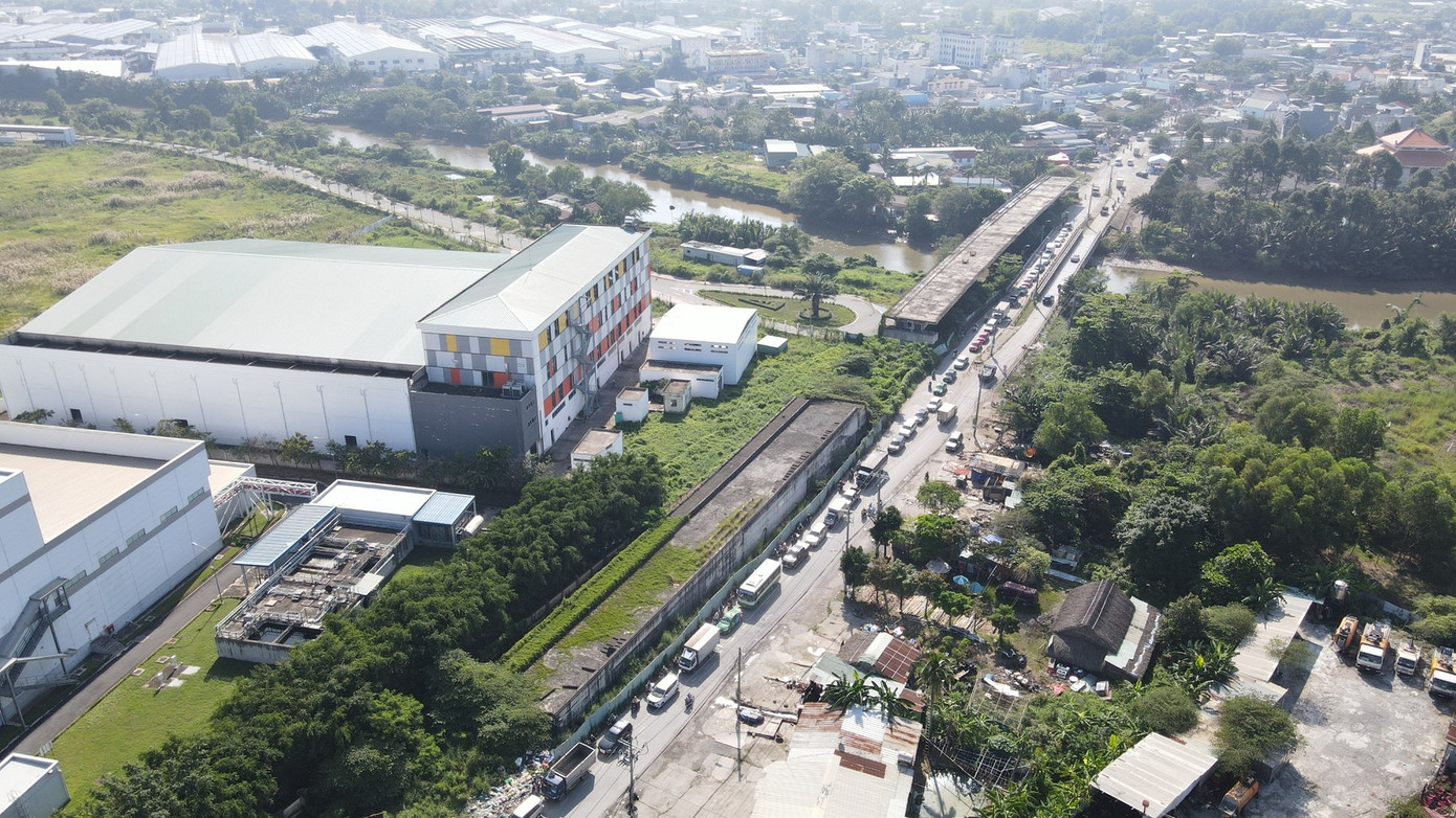 Dự án xây dựng cầu Tăng Long nằm trên tuyến đường Lã Xuân Oai (TP Thủ Đức). Công trình này kết nối tuyến đường Lã Xuân Oai là tuyến trục qua các phường Tăng nhơn Phú A, Long Trường, Trường Thạnh, phục vụ lưu thông giữa các khu đô thị lân cận.