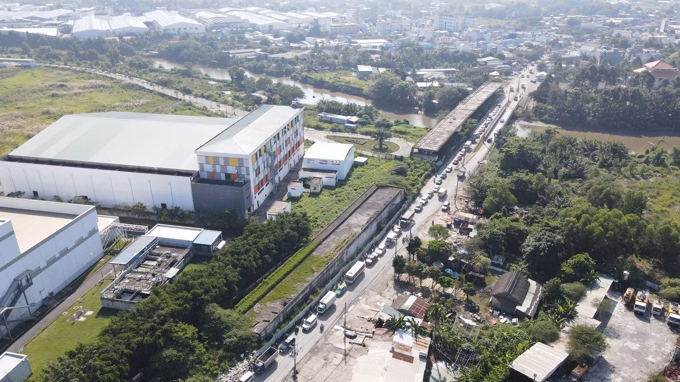 Dự án xây dựng cầu Tăng Long nằm trên tuyến đường Lã Xuân Oai (TP Thủ Đức). Công trình này kết nối tuyến đường Lã Xuân Oai là tuyến trục qua các phường Tăng nhơn Phú A, Long Trường, Trường Thạnh, phục vụ lưu thông giữa các khu đô thị lân cận.