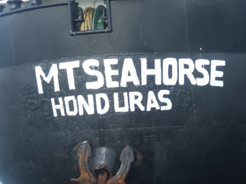 Cướp biển đã sơn lại màu đen và đổi tên tàu nhằm qua mặt cơ quan chức năng