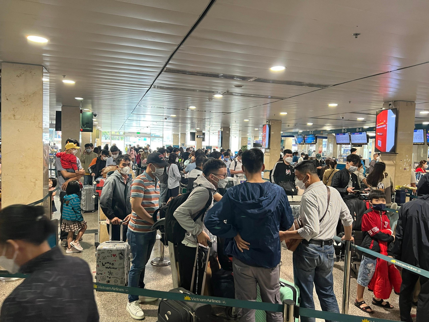 Theo Cảng hàng không quốc tế Tân Sơn Nhất, trong hôm nay, sân bay Tân Sơn Nhất dự kiến sẽ đón 529 chuyến bay.