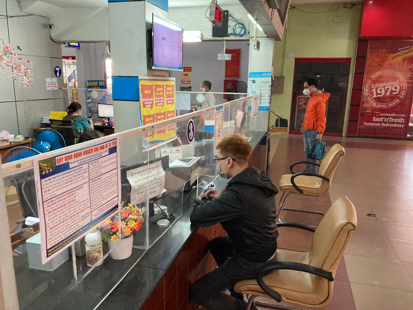 Trong ngày 29 Tết, ga Sài Gòn có tổng cộng 6 chuyến tàu, giảm còn 50% so với những ngày cao điểm từ 27-29/1/2022.