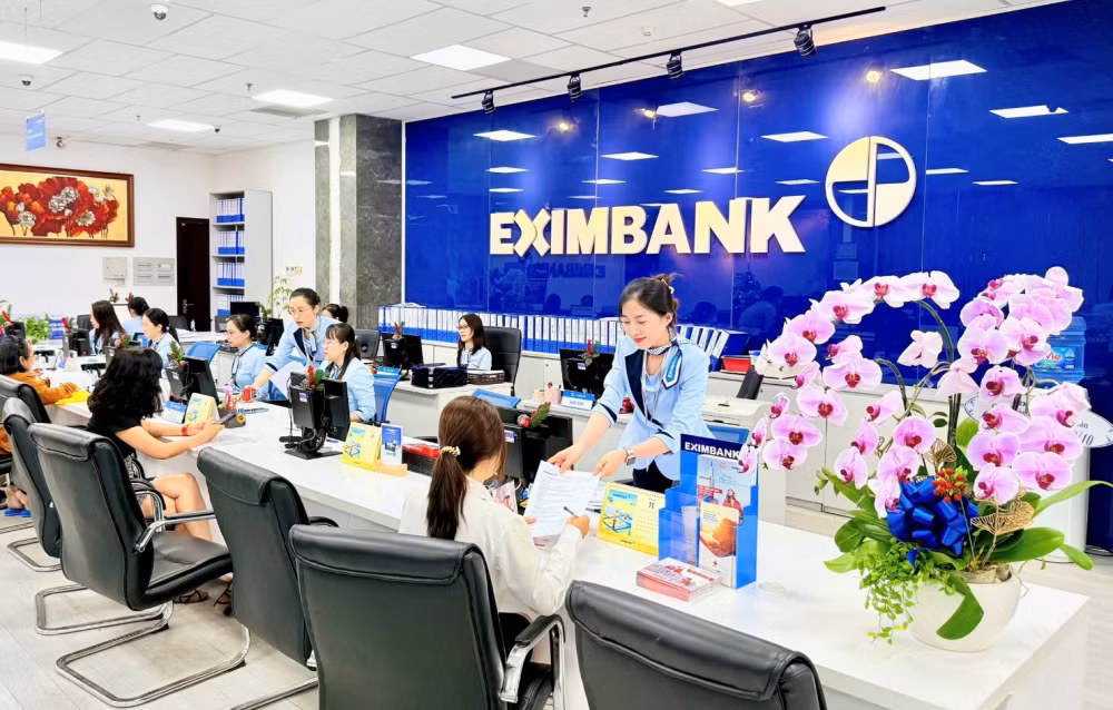 Ngân hàng Eximbank 7 lần giảm lãi suất huy động trong vòng 1 tháng qua.