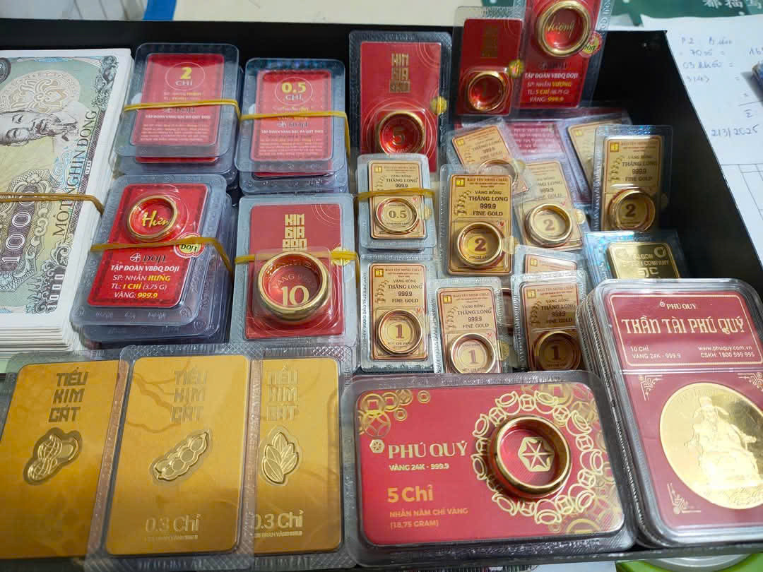 Giá vàng nhẫn lên mốc 95 triệu đồng/lượng. Giá vàng nhẫn lên mốc 95 triệu đồng/lượng.