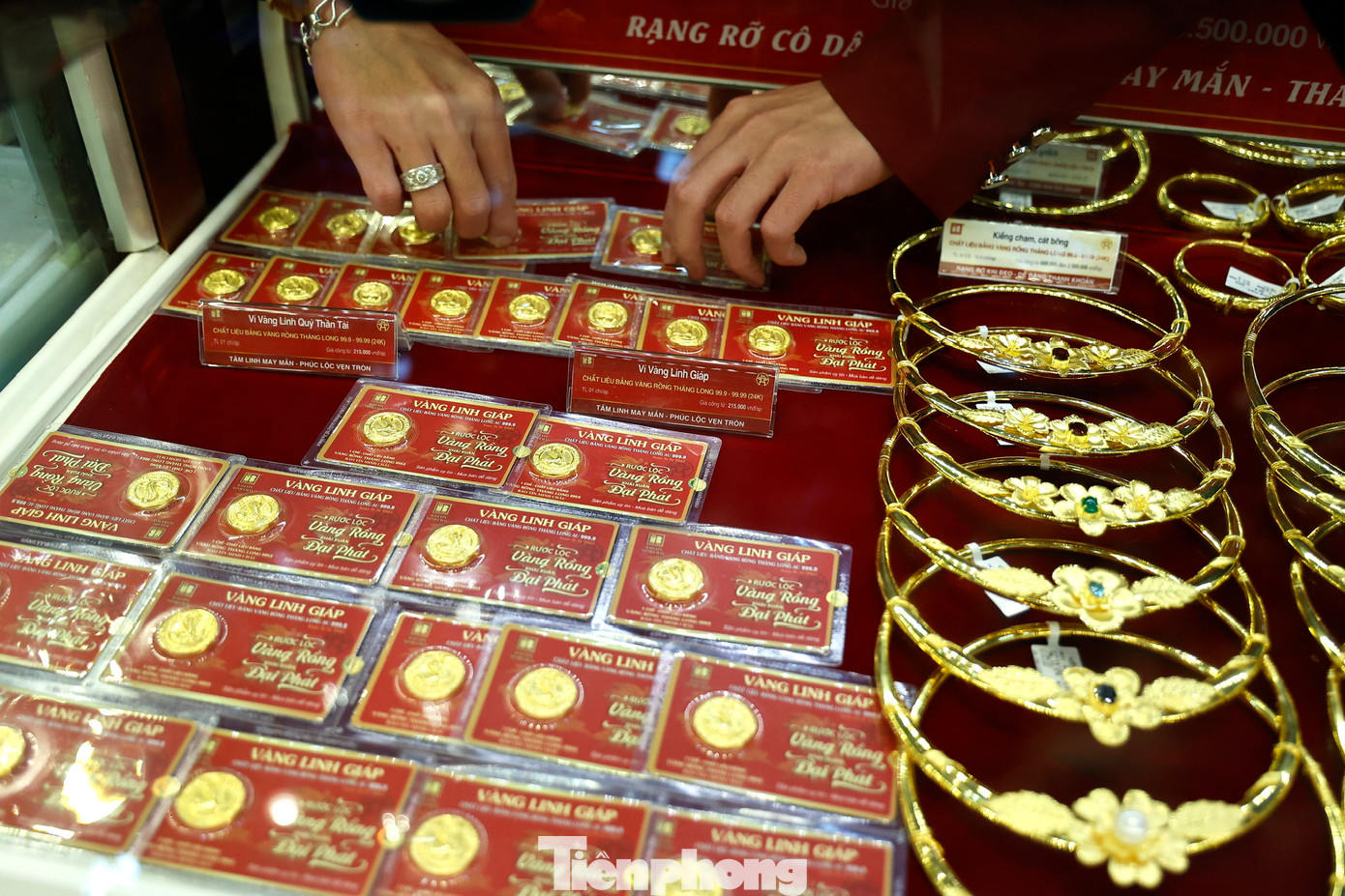 Giá vàng trong nước tăng liên tiếp theo giá vàng thế giới (ảnh: Như Ý). Giá vàng trong nước tăng liên tiếp theo giá vàng thế giới (ảnh: Như Ý).