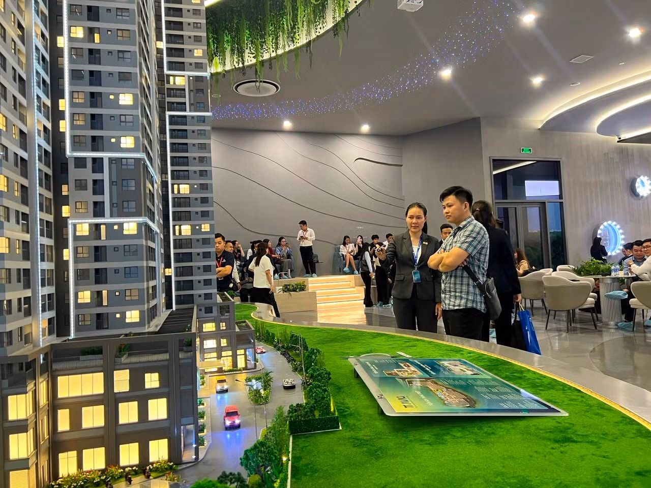Người trẻ vẫn còn cơ hội mua nhà nếu biết tận dụng tốt nhiều yếu tố. Người trẻ vẫn còn cơ hội mua nhà nếu biết tận dụng tốt nhiều yếu tố.