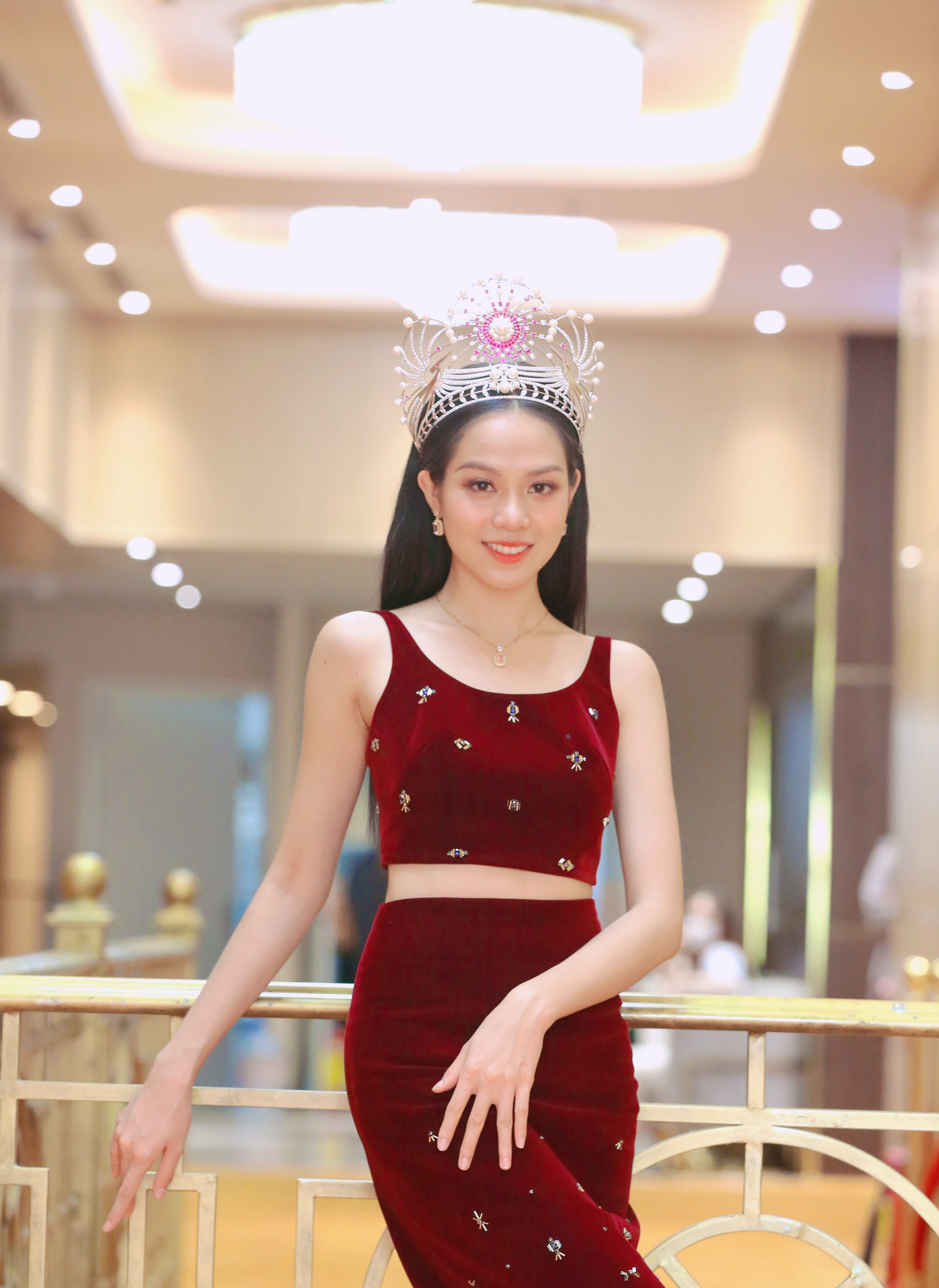 “Trước chung kết, tôi cũng có theo dõi trên mạng xã hội và biết top các thí sinh nổi bật là ai, đó là những thí sinh thành công trong việc xây dựng hình ảnh cá nhân trên truyền thông, còn tôi nằm trong top đánh giá cao của ban giám khảo. Tôi nghĩ mình hoàn toàn xứng đáng cho ngôi vị này”, cô nói.