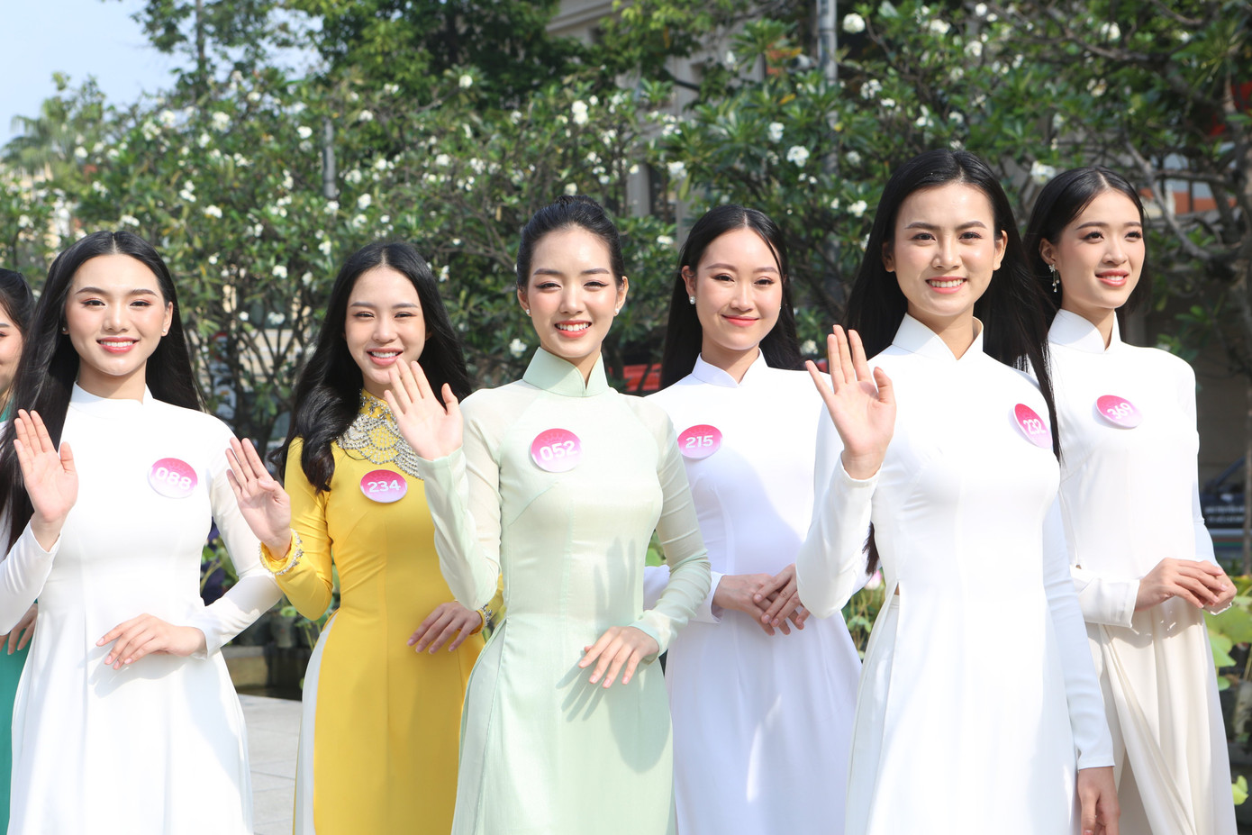 Chỉ còn 2 ngày nữa sẽ diễn ra chung kết Hoa hậu Việt Nam 2022. Trong quá trình tham gia cuộc thi, các thí sinh đã được tham dự nhiều hoạt động ý nghĩa, nhân văn. Đó sẽ là một phần hành trang quý giá của họ trên chặng đường sắp tới sau cuộc thi.