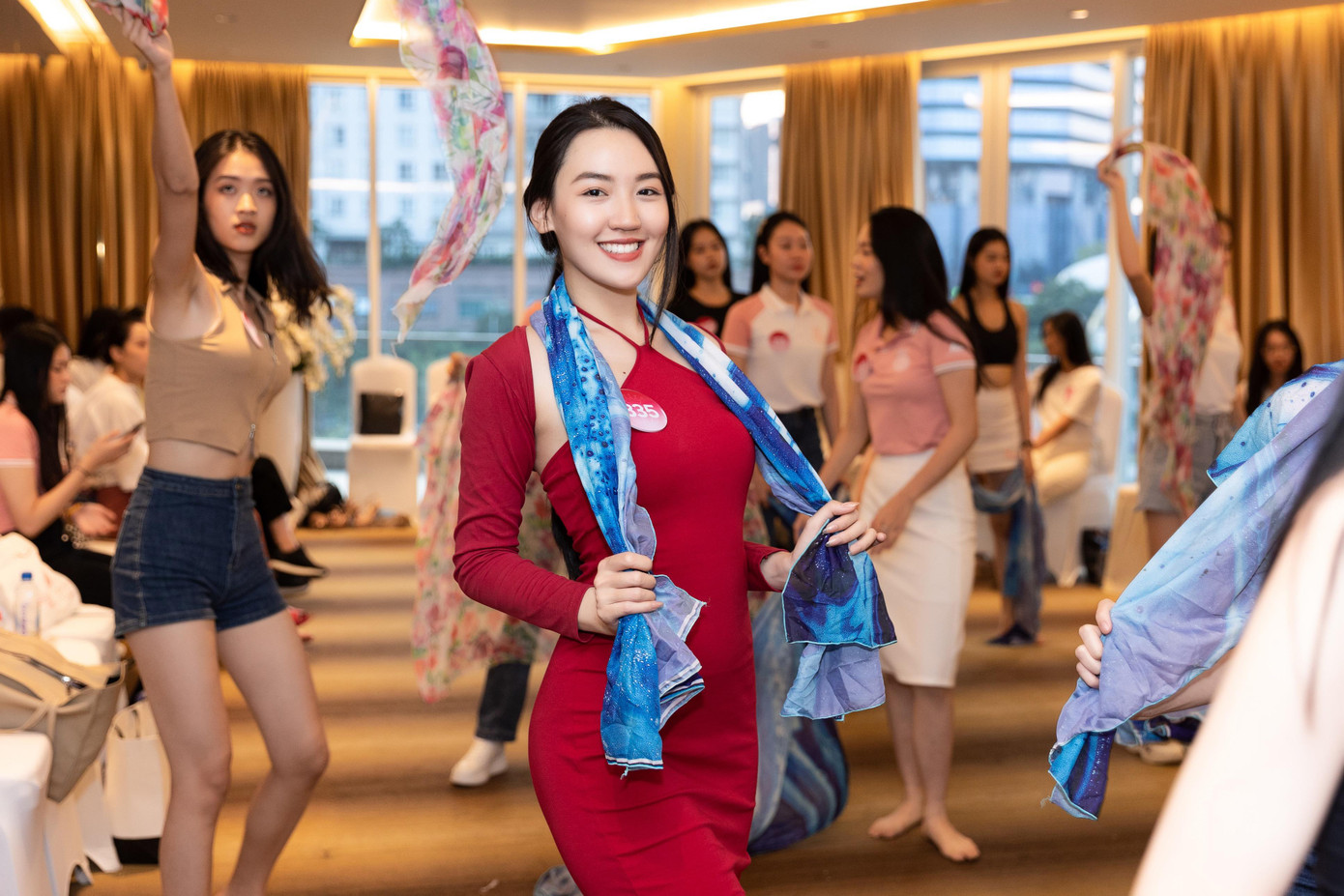 Các thí sinh đều tâm huyết và nỗ lực hết mình để có cơ hội chạm tay đến chiếc vương miện.