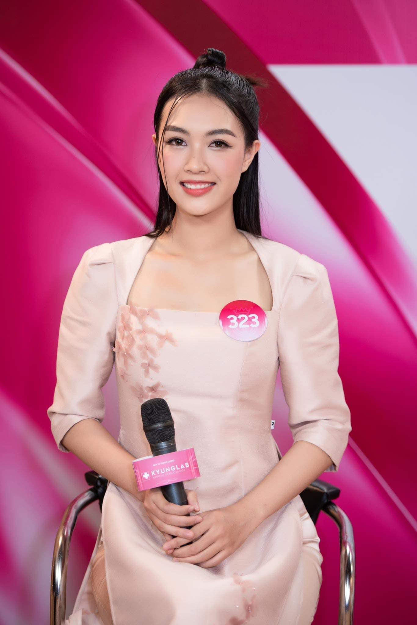 Nguyễn Thị Thanh Tâm là một trong những thí sinh lớn tuổi nhất của Hoa hậu Việt Nam. Thanh Tâm sinh năm 1998, quê Thanh Hóa. Cô là gương mặt thủ khoa duy nhất trong top 35 vào chung kết cuộc thi năm nay. Thanh Tâm tốt nghiệp Thủ khoa ĐH Kinh tế quốc dân năm 2020, đứng đầu chuyên ngành Kinh tế phát triển. Xét thứ bậc toàn trường, cô xếp hạng 11 trong tổng số 45 thủ khoa. Hiện cô làm việc cho một ngân hàng.