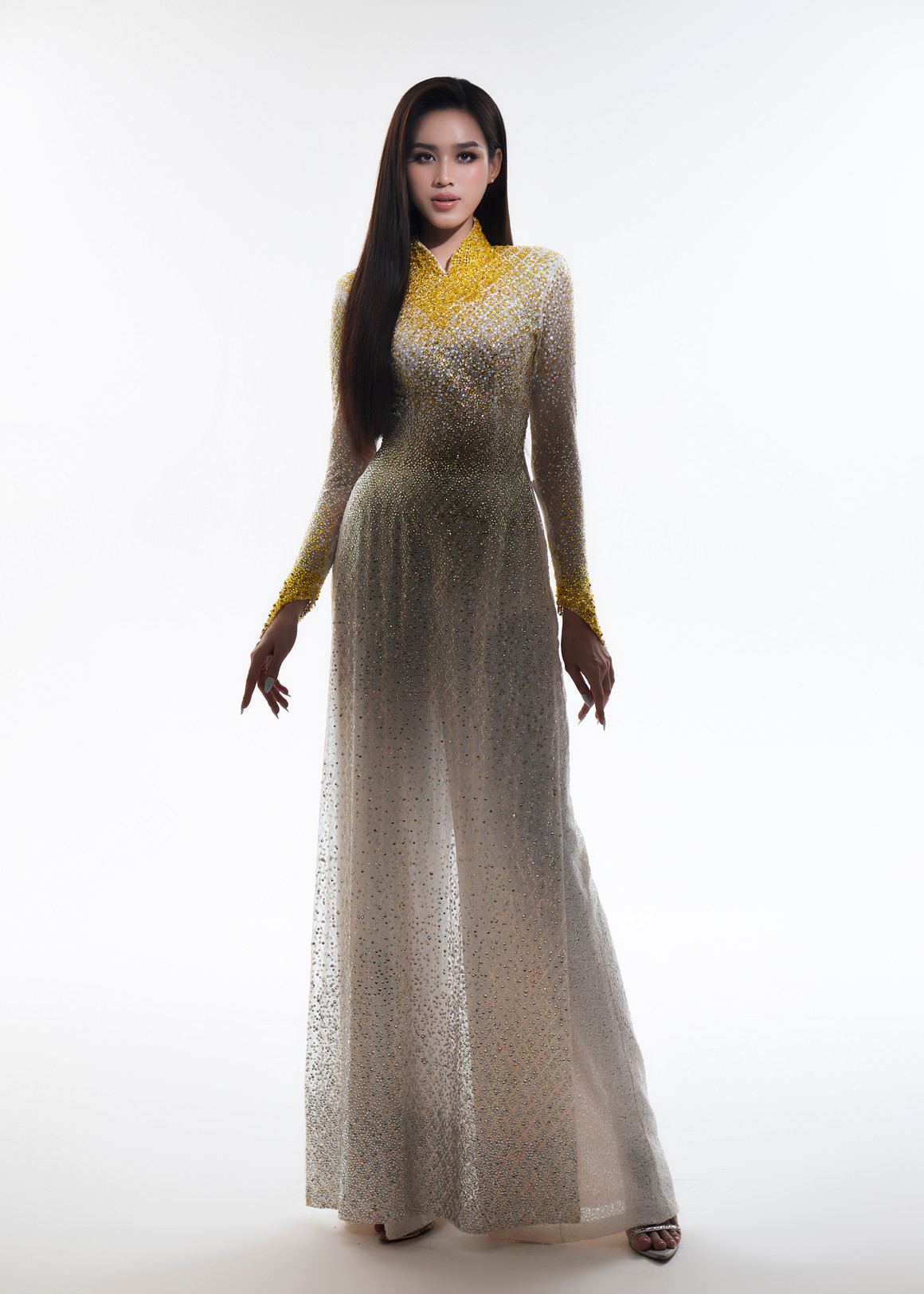 Đỗ Thị Hà sẽ mặc áo dài khi trao lại vương miện cho tân hoa hậu. Đỗ Thị Hà sẽ mặc áo dài khi trao lại vương miện cho tân hoa hậu.