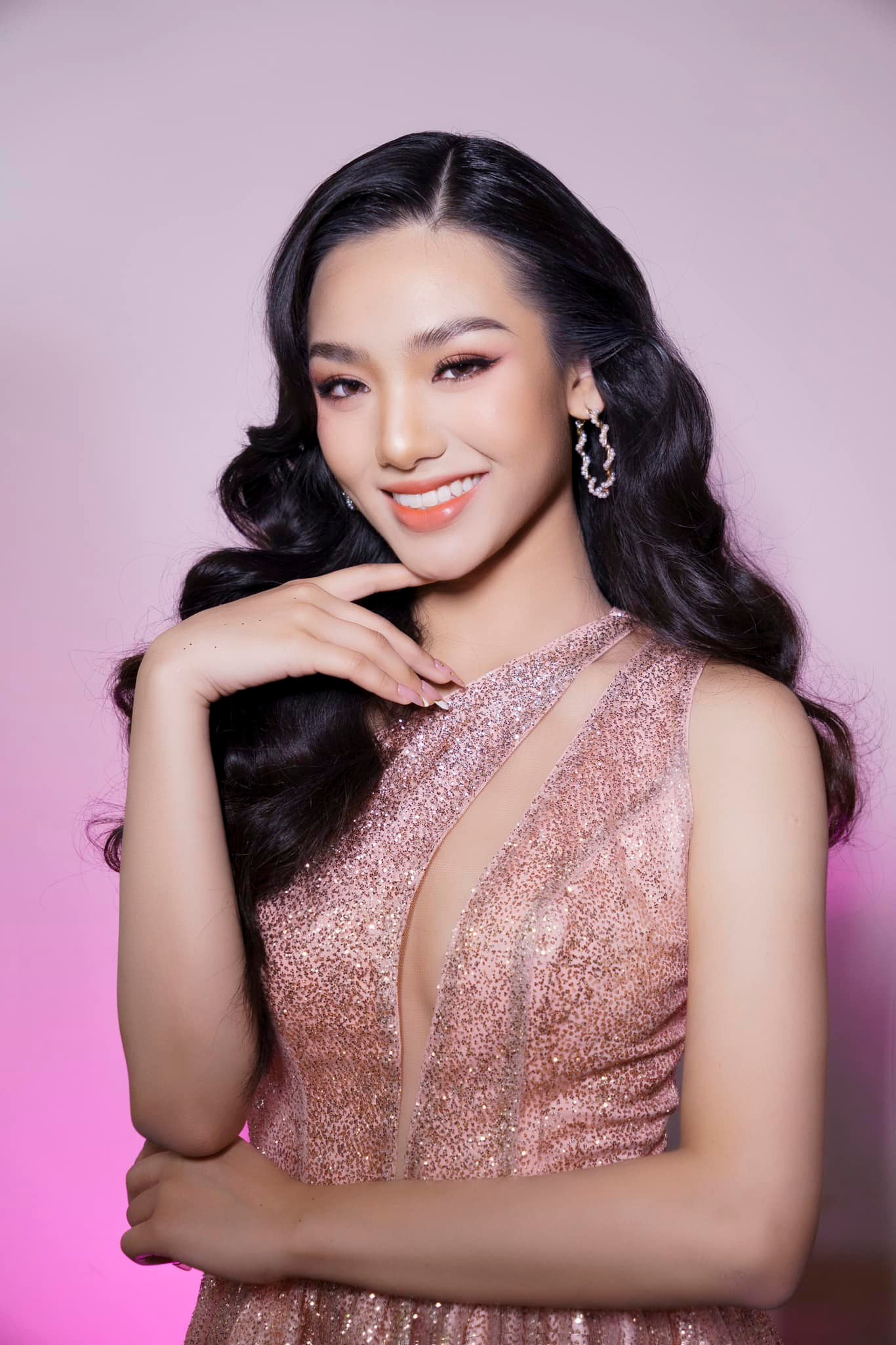 Khánh Hòa chia sẻ cô sẽ trở lại với công việc học tập sau Hoa hậu Việt Nam 2022. Người đẹp cũng hé lộ có thể cô tiếp tục thử sức với một sân chơi sắc đẹp khác trong thời gian tới nếu cảm thấy phù hợp. Trước mắt, cô muốn tập trung trau dồi và phát triển bản thân để có thêm nhiều kinh nghiệm.