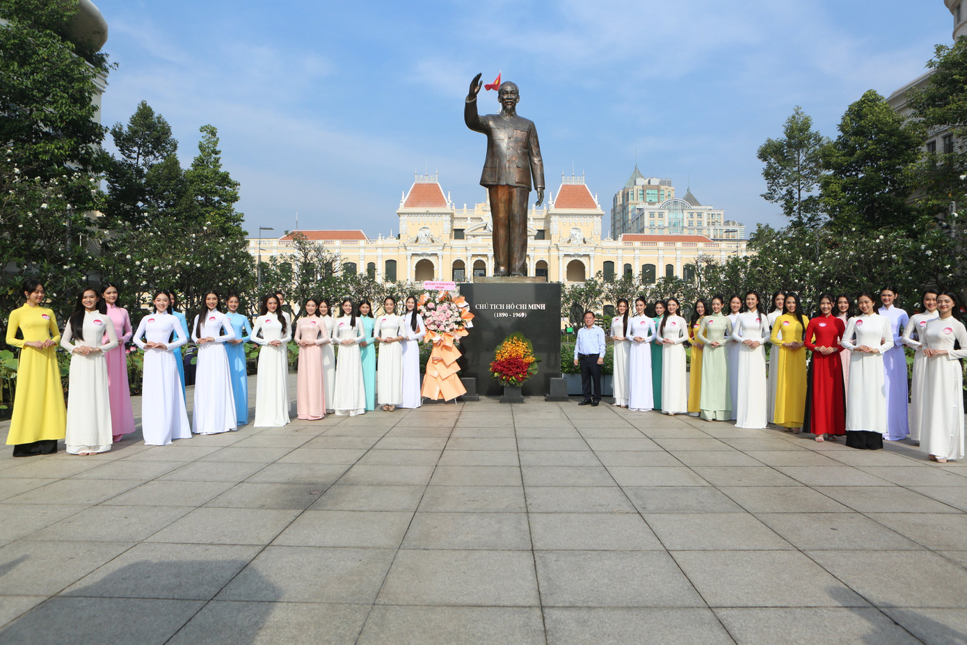 Đêm chung kết Hoa hậu Việt Nam 2022 diễn ra ngày 23/12 tại nhà thi đấu Phú Thọ, TPHCM. Hoa hậu Đỗ Thị Hà sẽ trao lại vương miện cho người kế nhiệm sau 2 năm đương nhiệm.