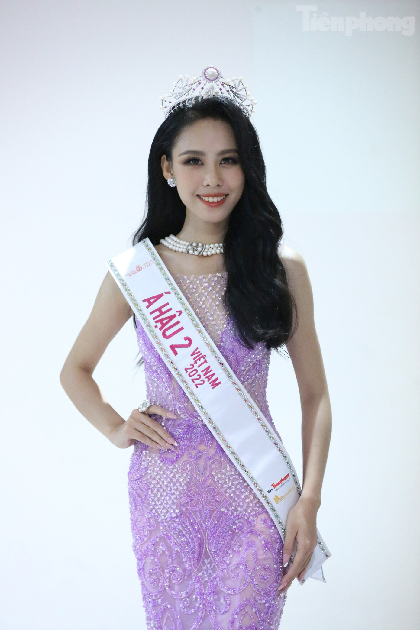 Á hậu 2 Lê Nguyễn Ngọc Hằng rạng rỡ trong hậu trường sau đăng quang. Cô chia sẻ có mẹ đến cổ vũ trong đêm chung kết. Tuy nhiên do đêm thi kết thúc muộn, cô đã nói mẹ về trước để nghỉ ngơi. Á hậu 2 Lê Nguyễn Ngọc Hằng rạng rỡ trong hậu trường sau đăng quang. Cô chia sẻ có mẹ đến cổ vũ trong đêm chung kết. Tuy nhiên do đêm thi kết thúc muộn, cô đã nói mẹ về trước để nghỉ ngơi.