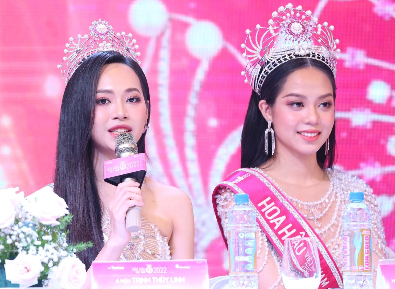Các Hoa, Á hậu Việt Nam 2022 trả lời báo chí. Các Hoa, Á hậu Việt Nam 2022 trả lời báo chí.