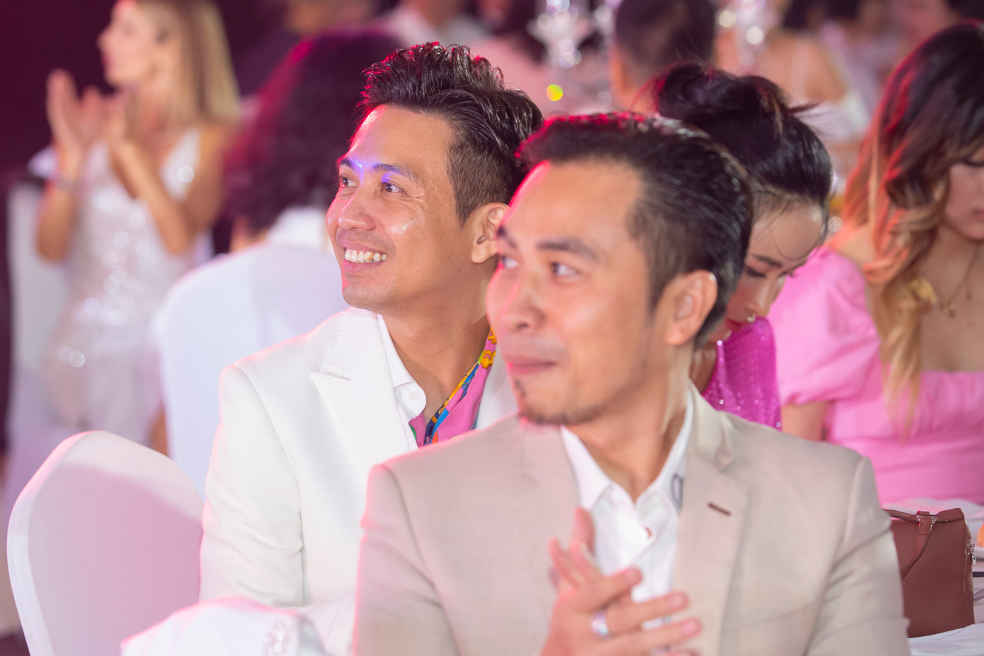 Các khách mời đều rưng rưng khi chứng kiến ngày Khánh Thi và Phan Hiển về chung một nhà.