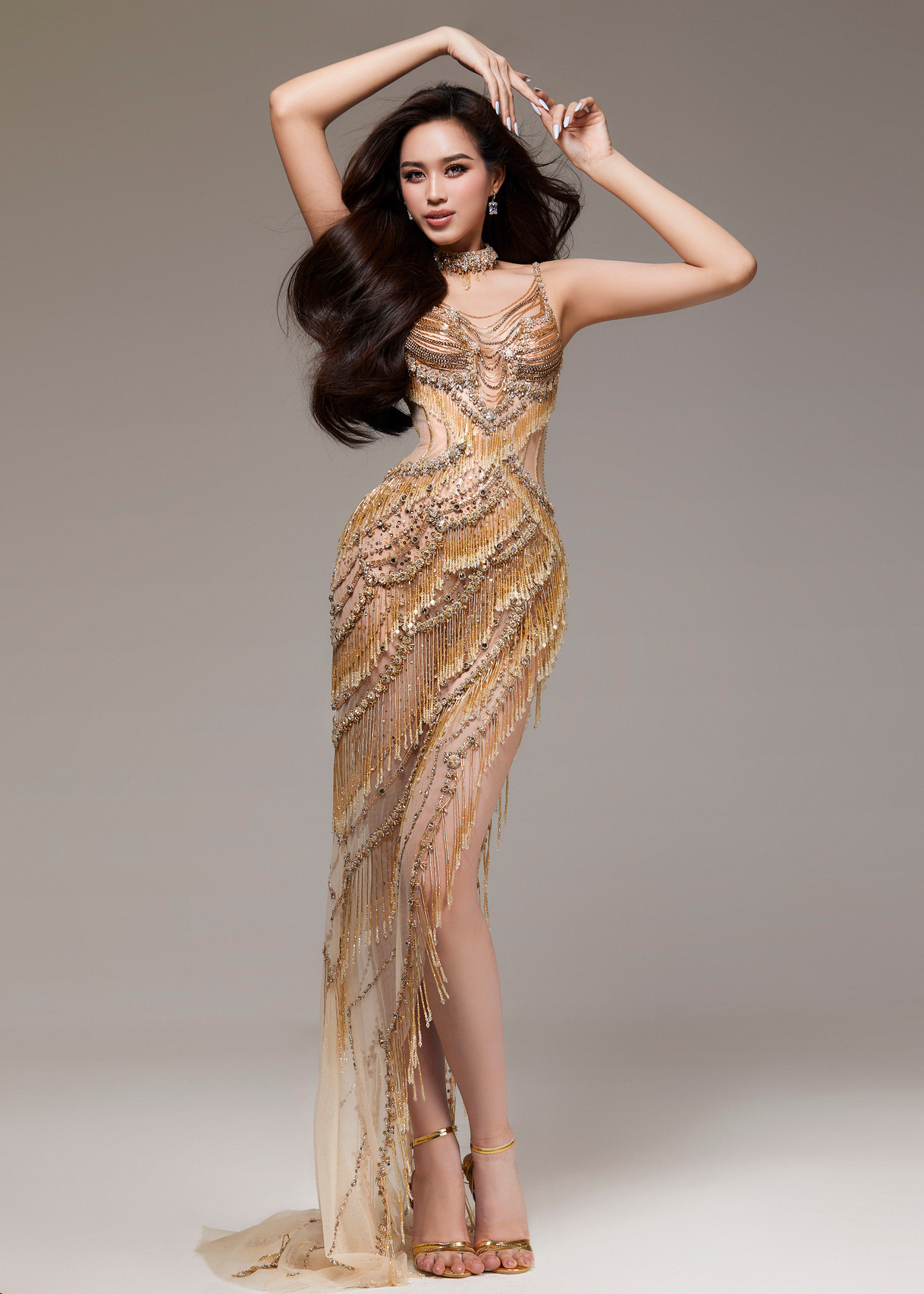 Đầm dạ hội trong màn final walk của Hoa hậu Đỗ Thị Hà. Đầm dạ hội trong màn final walk của Hoa hậu Đỗ Thị Hà.