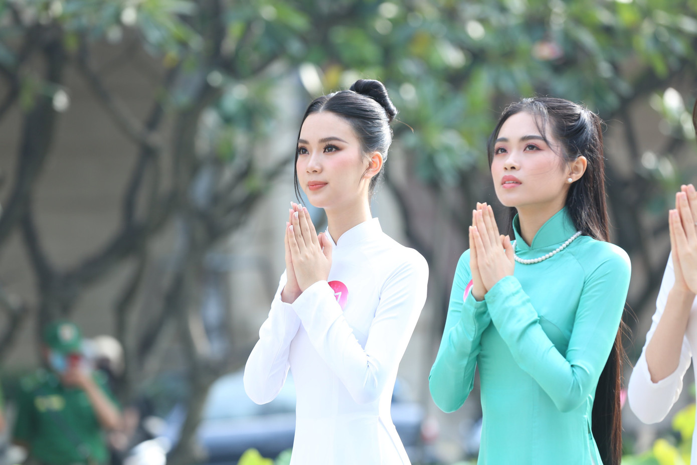 Nhiều thí sinh chia sẻ cảm xúc tự hào, xúc động khi tới dâng hương tại tượng đài Bác Hồ. Họ cho biết những hoạt động ý nghĩa tại Hoa hậu Việt Nam đã giúp họ có thêm những nhận thức sâu sắc hơn về lịch sử và xã hội. Đó cũng là động lực để họ cố gắng rèn luyện mỗi ngày.