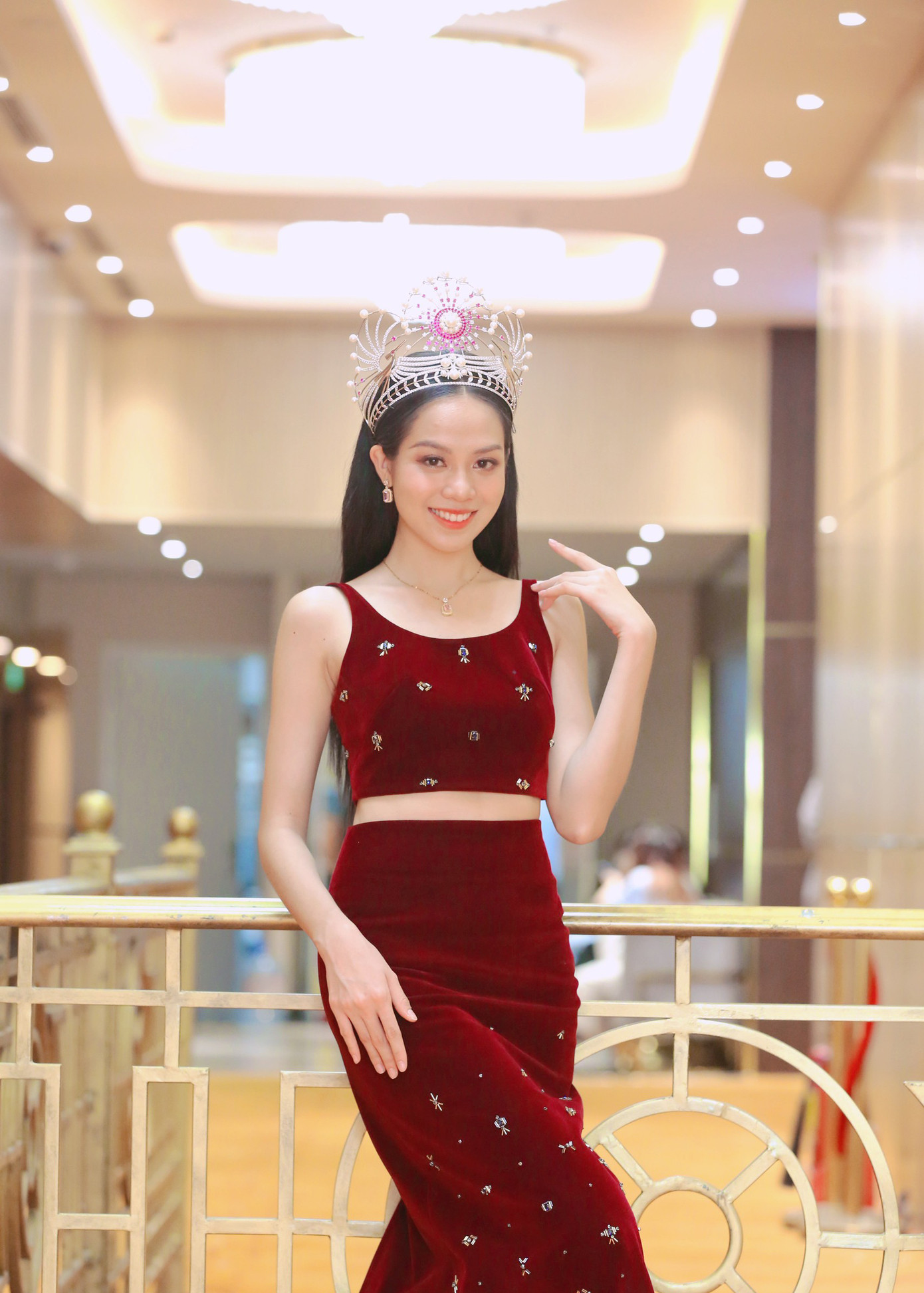 “Trước chung kết, tôi cũng có theo dõi trên mạng xã hội và biết top các thí sinh nổi bật là ai, đó là những thí sinh thành công trong việc xây dựng hình ảnh cá nhân trên truyền thông, còn tôi nằm trong top đánh giá cao của ban giám khảo. Tôi nghĩ mình hoàn toàn xứng đáng cho ngôi vị này”, cô nói.