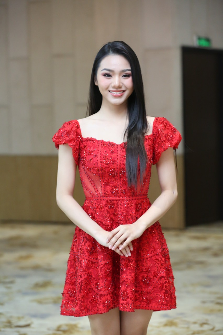 Khánh Hòa rạng rỡ tại buổi họp báo sau đăng quang. Cô chia sẻ mình hài lòng với vị trí top 10. Hoa hậu Việt Nam 2022 được cô xem là trải nghiệm rực rỡ và đáng nhớ của tuổi trẻ, giúp cô có thêm nhiều hành trang quý giá trên bước đường phía trước.