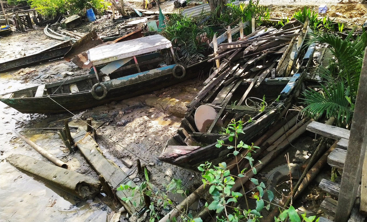 Dấu tích bến phà, bến đò Thủ Thiêm nổi tiếng năm xưa chỉ còn lại là những con đò mục nát vô chủ