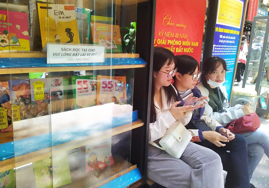 Đường sách trở thành điểm đến quen thuộc trong các kỳ nghỉ lễ của nhiều bạn trẻ