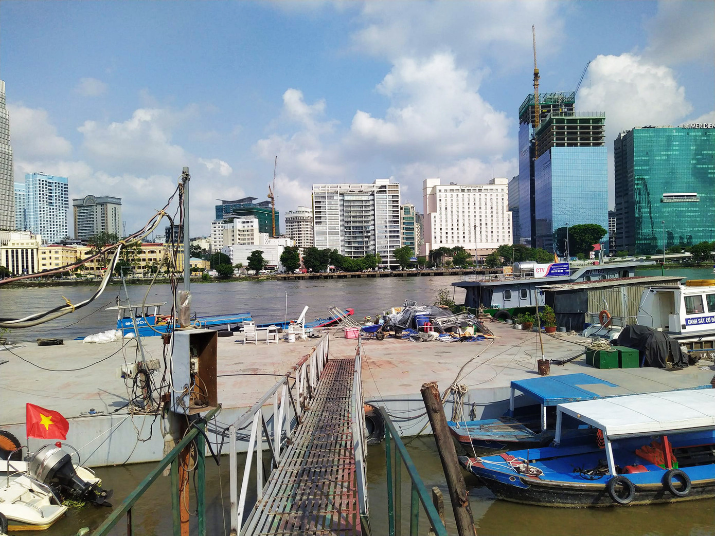 Với vị trí đắc địa của mình, đối diện với trung tâm quận 1, TPHCM, bến phà Thủ Thiêm vẫn được sử dụng để phục vụ công tác kiểm tra, điều hành giao thông đường thủy.