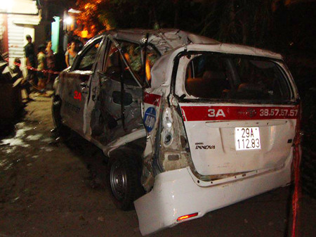 Vụ tai nạn khiến 9 hành khách trên xe thương vong