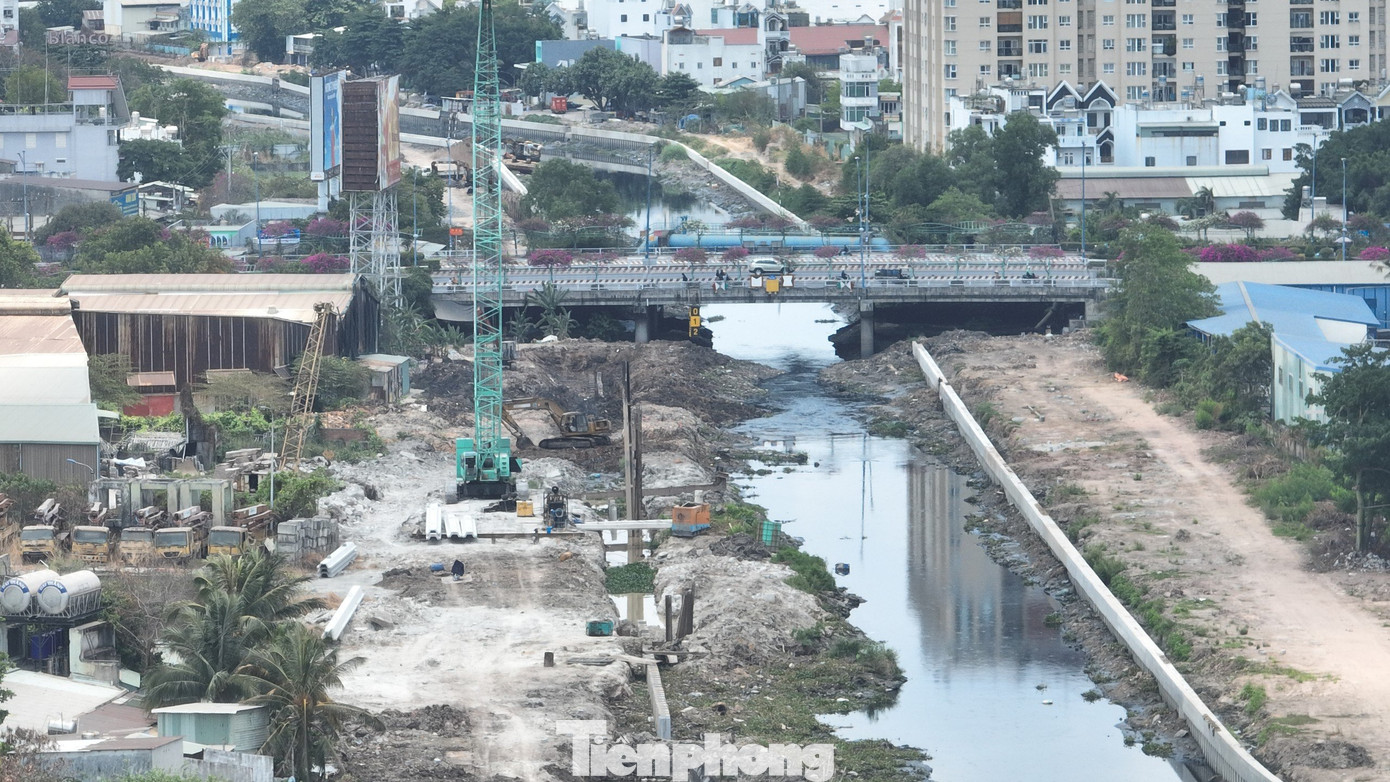 Trong văn bản, chủ đầu tư cho biết Tập đoàn Thuận An đã ngưng thi công 2 gói XL-5 và 6. Ban chỉ huy, nhân công... của nhà thầu này đã rút khỏi công trường. Trong văn bản, chủ đầu tư cho biết Tập đoàn Thuận An đã ngưng thi công 2 gói XL-5 và 6. Ban chỉ huy, nhân công... của nhà thầu này đã rút khỏi công trường.