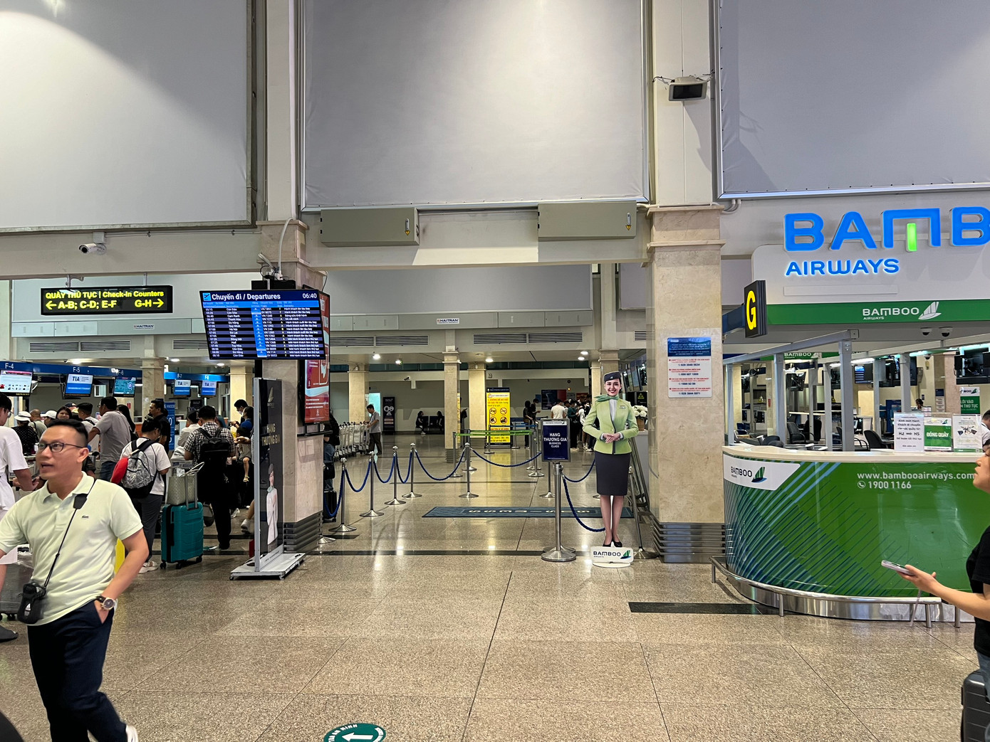 Nhiều khu vực tại Cảng HKQT Tân Sơn Nhất thông thoáng vào sáng 27/4.