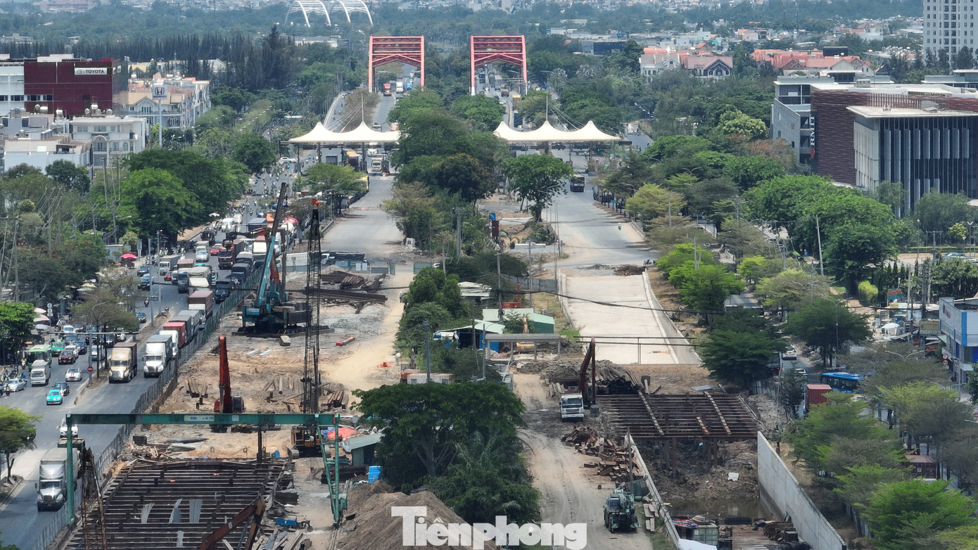 Theo chủ đầu tư, đối với gói thầu XL2 (Xây dựng hầm HC2 thuộc Dự án đầu tư xây dựng nút giao Nguyễn Văn Linh - Nguyễn Hữu Thọ), Tập đoàn Thuận An tham gia liên danh cùng 2 nhà thầu xây lắp khác để thực hiện hợp đồng. Theo chủ đầu tư, đối với gói thầu XL2 (Xây dựng hầm HC2 thuộc Dự án đầu tư xây dựng nút giao Nguyễn Văn Linh - Nguyễn Hữu Thọ), Tập đoàn Thuận An tham gia liên danh cùng 2 nhà thầu xây lắp khác để thực hiện hợp đồng.