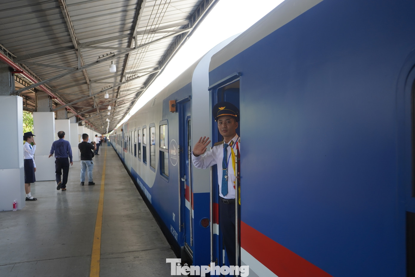 Theo Tổng công ty Đường sắt Việt Nam, đôi tàu SE21/22 là một sản phẩm mới với nhiều tiện ích và thẩm mỹ vượt trội, được ngành đường sắt đưa vào khai thác, phục vụ nhu cầu đi lại của người dân trong dịp lễ 30/4, 1/5 và được kỳ vọng sẽ trở thành sản phẩm du lịch “hot” đối với du khách trong dịp hè 2024.