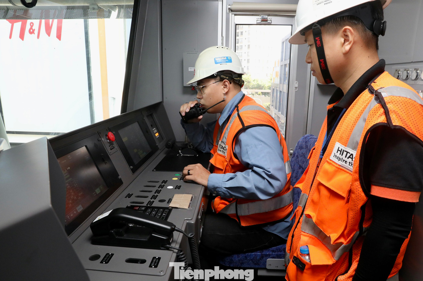 Việc chạy tàu được thực hiện tự động.