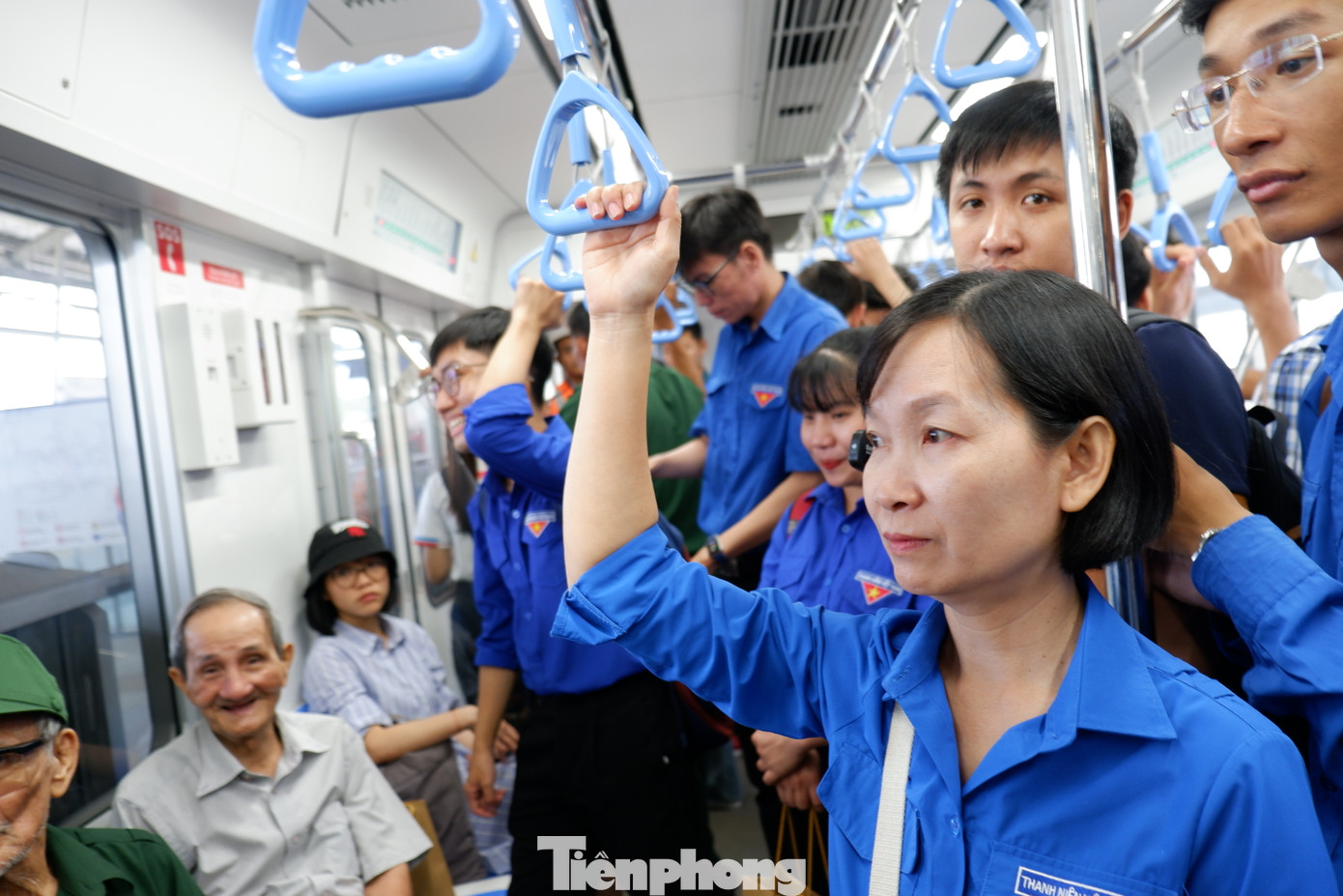 Ngoài đoàn các cựu chiến binh, trong buổi sáng 26/4, metro số 1 TPHCM còn đón nhiều đoàn khách tham gia trải nghiệm.