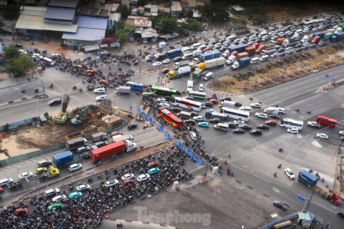 Khu vực nút giao An Phú (TP Thủ Đức) thường xuyên ùn ứ vào giờ cao điểm. Ảnh: Duy Anh