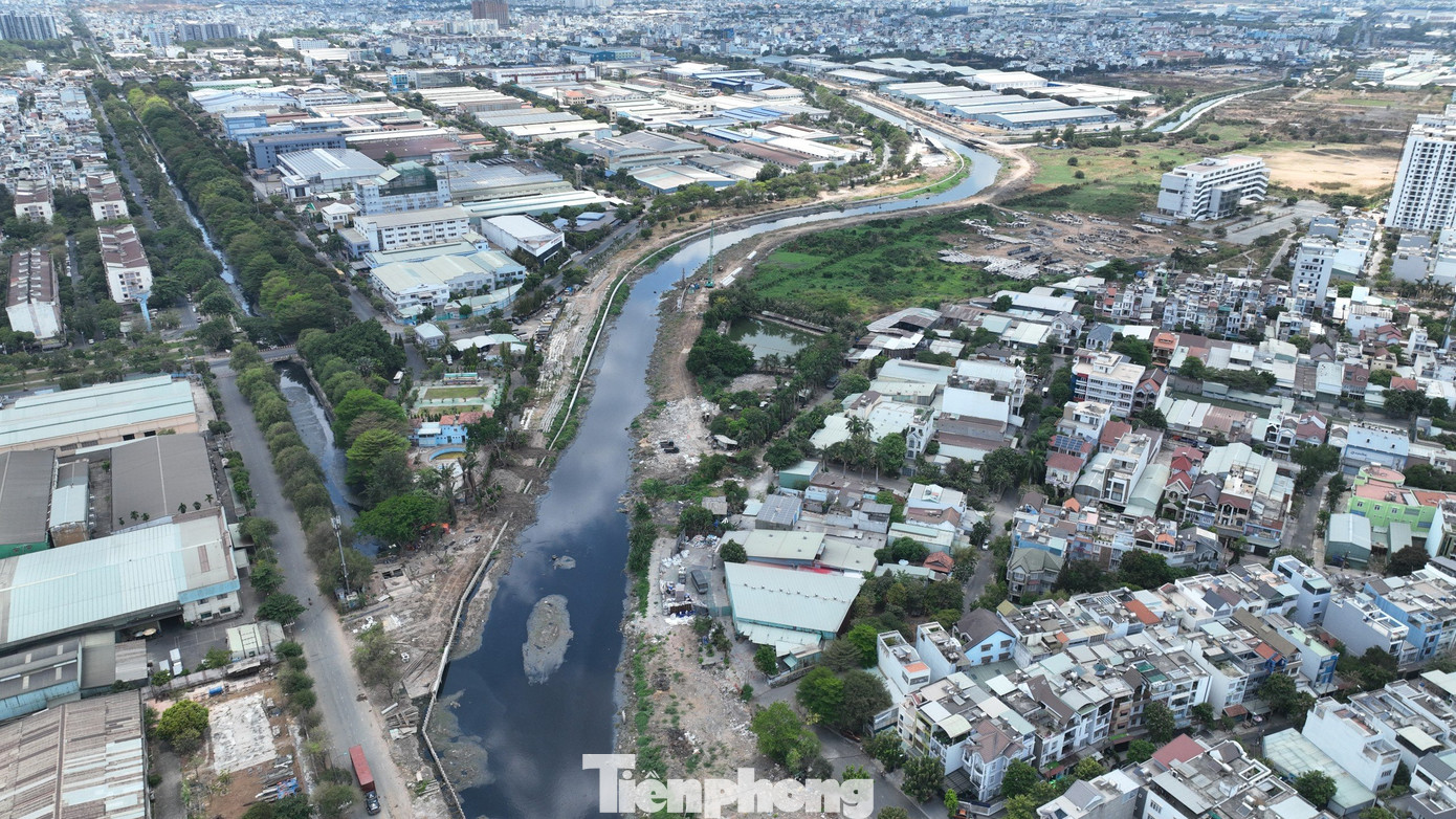 Buổi làm việc dự kiến diễn ra vào hôm nay 22/4. Trong đó, liên danh tư vấn giám sát các gói thầu XL5 và 6 sẽ báo cáo tình hình thực hiện và kế hoạch thi công các gói thầu của nhà thầu Thuận An. Bên cạnh đó, nhà thầu Thuận An sẽ phải báo cáo cụ thể kế hoạch triển khai thi công để đảm bảo hoàn thành các gói thầu trước ngày 30/4/2025. Buổi làm việc dự kiến diễn ra vào hôm nay 22/4. Trong đó, liên danh tư vấn giám sát các gói thầu XL5 và 6 sẽ báo cáo tình hình thực hiện và kế hoạch thi công các gói thầu của nhà thầu Thuận An. Bên cạnh đó, nhà thầu Thuận An sẽ phải báo cáo cụ thể kế hoạch triển khai thi công để đảm bảo hoàn thành các gói thầu trước ngày 30/4/2025.