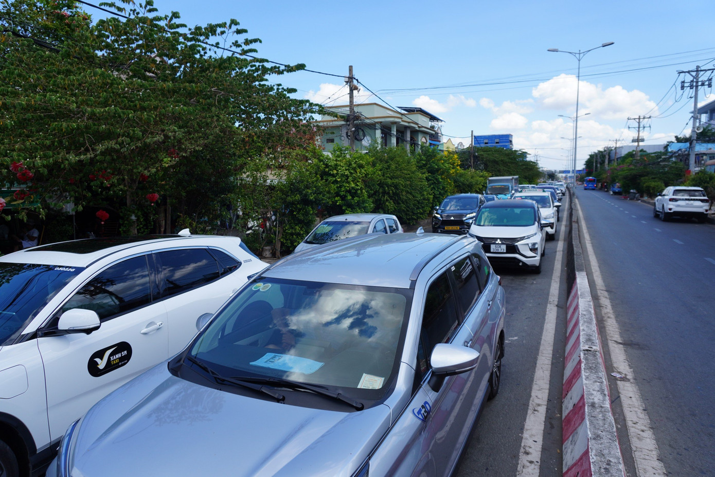 Đơn vị quản lý phà Cát Lái đã tăng cường nhân sự và 8 phà gồm 2 phà loại 200 tấn, 4 phà loại 100 tấn và 2 phà loại 60 tấn để phục vụ nhu cầu đi lại của người dân trong dịp cao điểm. Đơn vị quản lý phà Cát Lái đã tăng cường nhân sự và 8 phà gồm 2 phà loại 200 tấn, 4 phà loại 100 tấn và 2 phà loại 60 tấn để phục vụ nhu cầu đi lại của người dân trong dịp cao điểm.