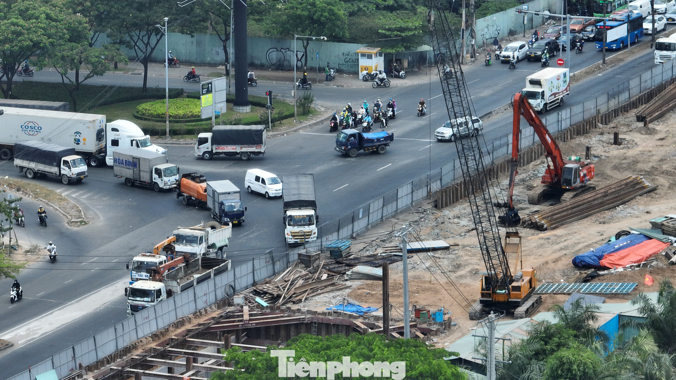 Gói thầu này đã thi công từ tháng 4/2020 và đến nay, nhà thầu vẫn duy trì nhân công, thiết bị thi công bình thường tại công trường. Dự kiến, công trình sẽ hoàn thành trong quý III/2024. Gói thầu này đã thi công từ tháng 4/2020 và đến nay, nhà thầu vẫn duy trì nhân công, thiết bị thi công bình thường tại công trường. Dự kiến, công trình sẽ hoàn thành trong quý III/2024.