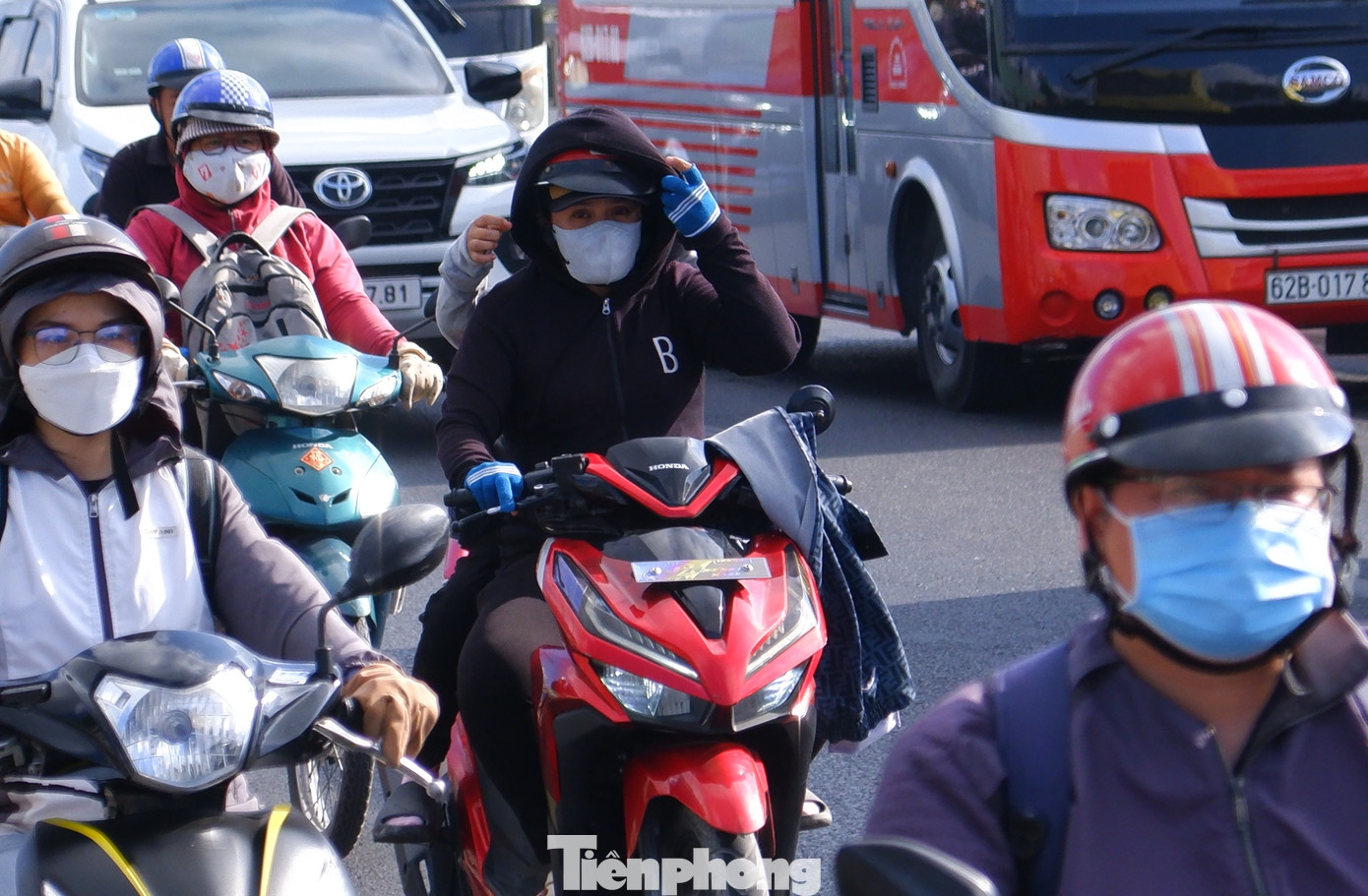 Trong tuần mới, TPHCM tiếp tục có nắng nóng diện rộng với nhiệt độ cao nhất từ 35 - 37 độ C, có nơi trên 37 độ C. Ảnh minh họa: Hữu Huy Trong tuần mới, TPHCM tiếp tục có nắng nóng diện rộng với nhiệt độ cao nhất từ 35 - 37 độ C, có nơi trên 37 độ C. Ảnh minh họa: Hữu Huy